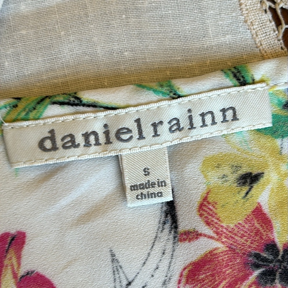 Daniel Rainn 👚Top👚 - Picture 7 of 8